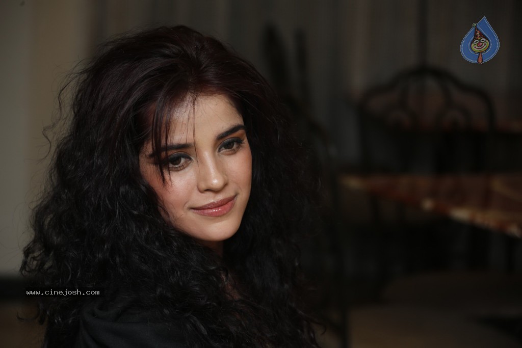 Piaa Bajpai Stills - 20 / 60 photos