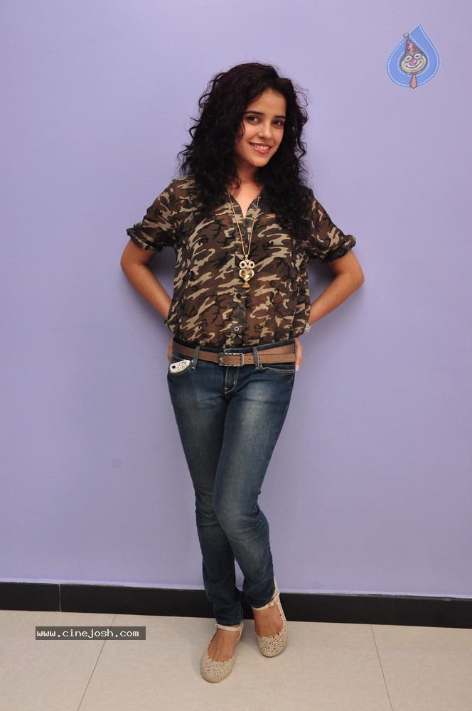 Piaa Bajpai Stills - 54 / 66 photos