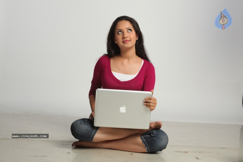 Pooja Bose Latest Stills - 4 / 56 photos