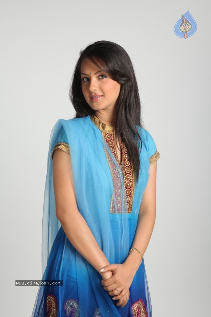 Pooja Bose Latest Stills - 5 / 56 photos