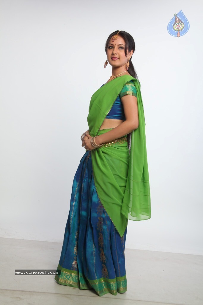 Pooja Bose Latest Stills - 13 / 56 photos