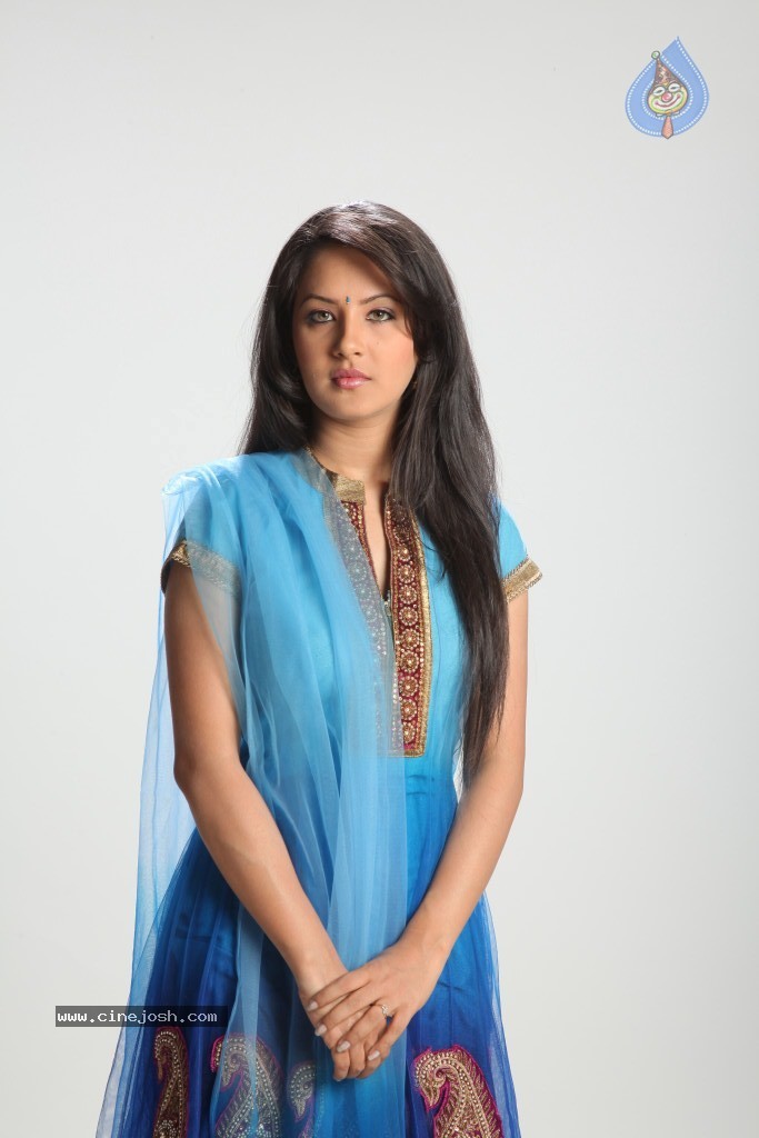 Pooja Bose Latest Stills - 26 / 56 photos