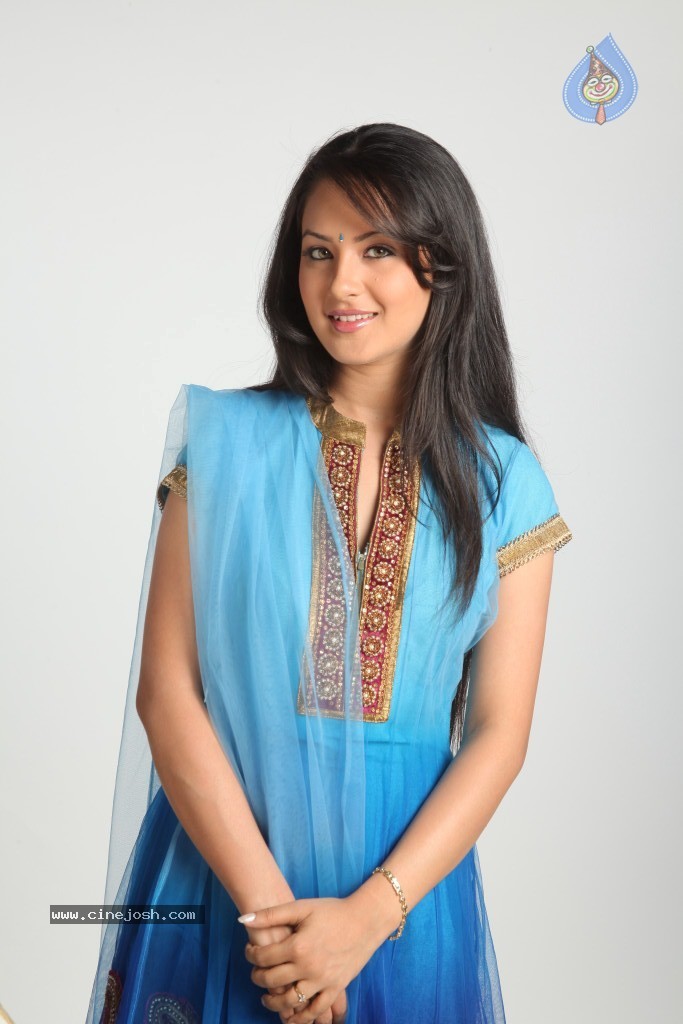 Pooja Bose Latest Stills - 35 / 56 photos