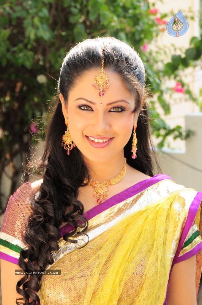 Pooja Bose Stills - 15 / 89 photos