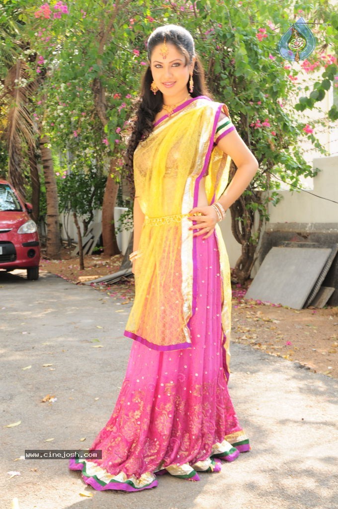 Pooja Bose Stills - 27 / 89 photos