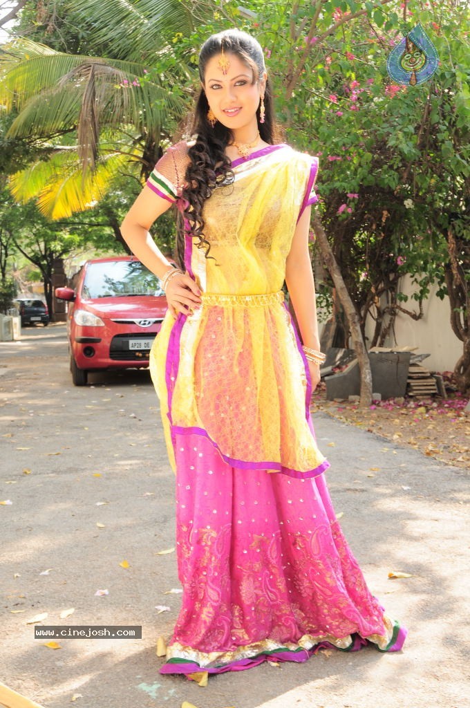 Pooja Bose Stills - 58 / 89 photos