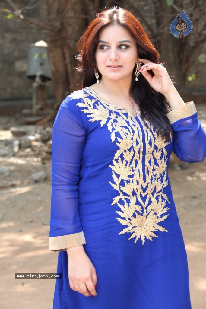 Pooja Gandhi New Stills - 8 / 104 photos