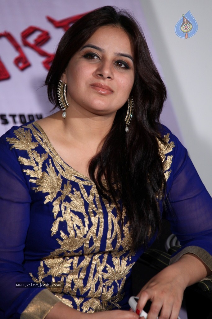 Pooja Gandhi New Stills - 10 / 104 photos