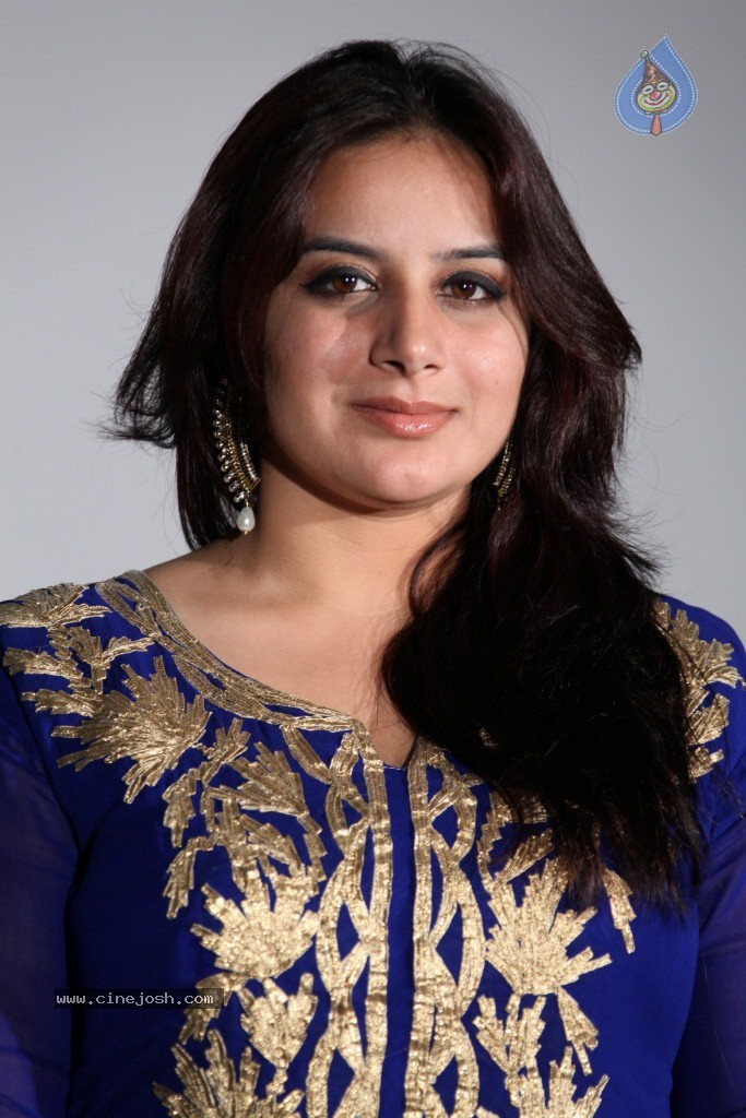 Pooja Gandhi New Stills - 15 / 104 photos