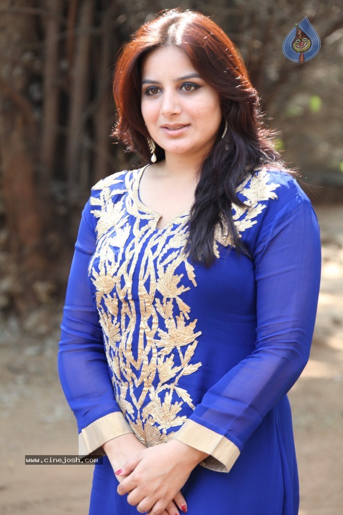 Pooja Gandhi New Stills - 19 / 104 photos