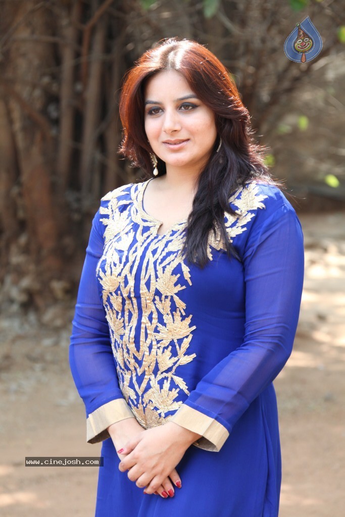 Pooja Gandhi New Stills - 21 / 104 photos