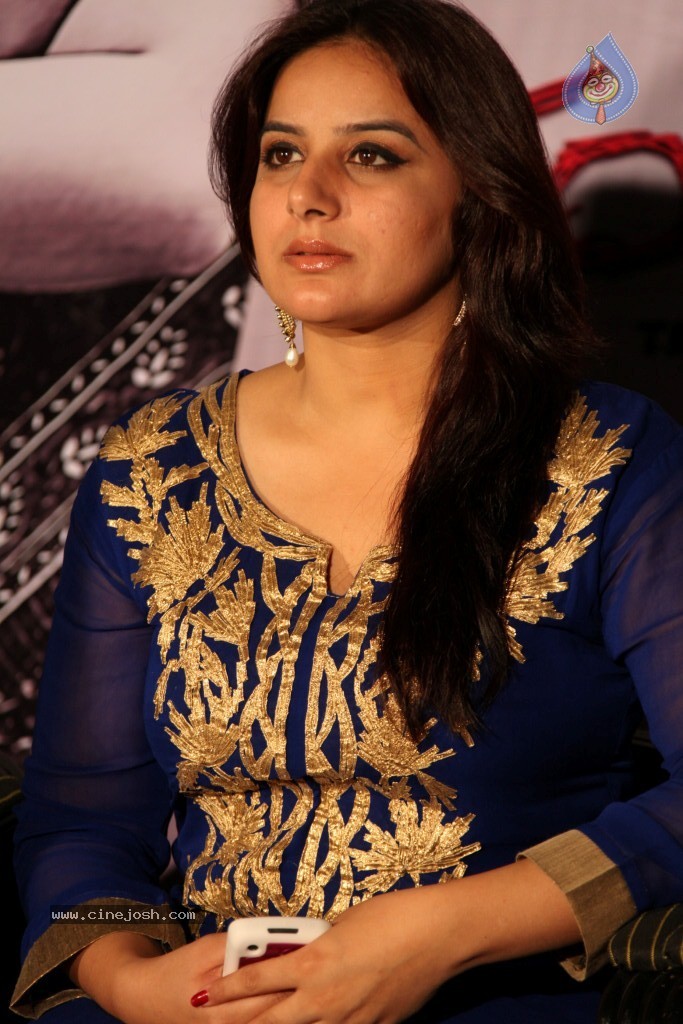 Pooja Gandhi New Stills - 32 / 104 photos