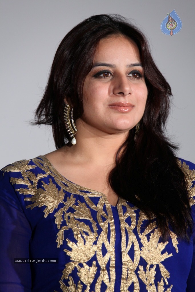Pooja Gandhi New Stills - 38 / 104 photos