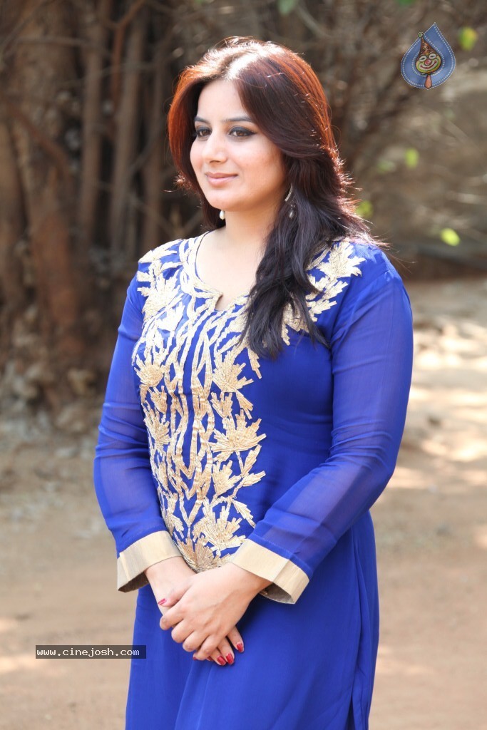 Pooja Gandhi New Stills - 42 / 104 photos