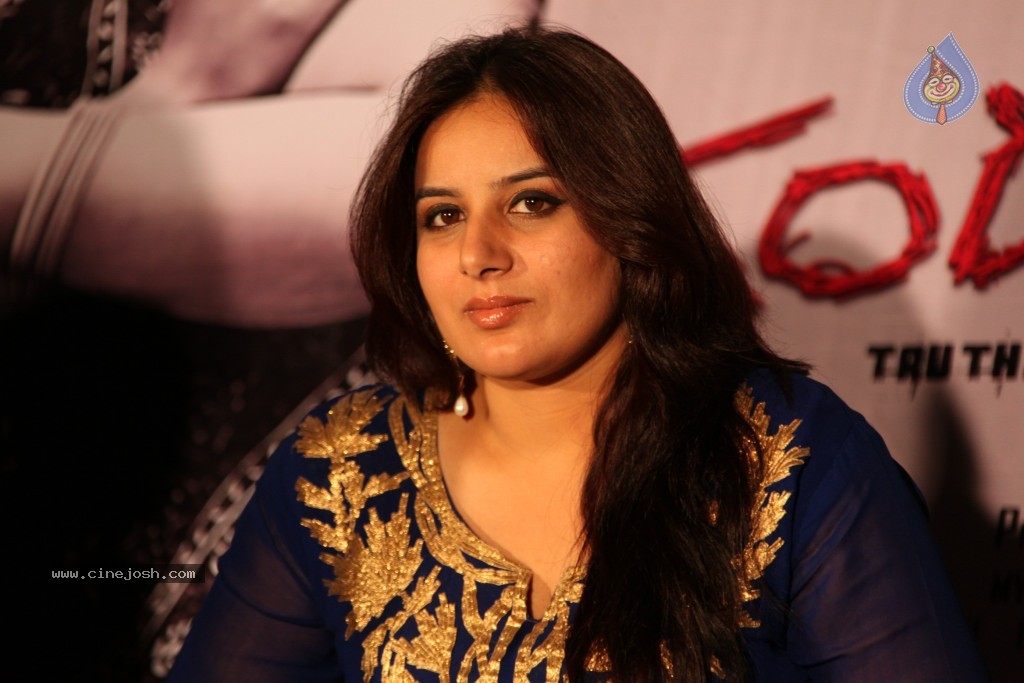 Pooja Gandhi New Stills - 65 / 104 photos