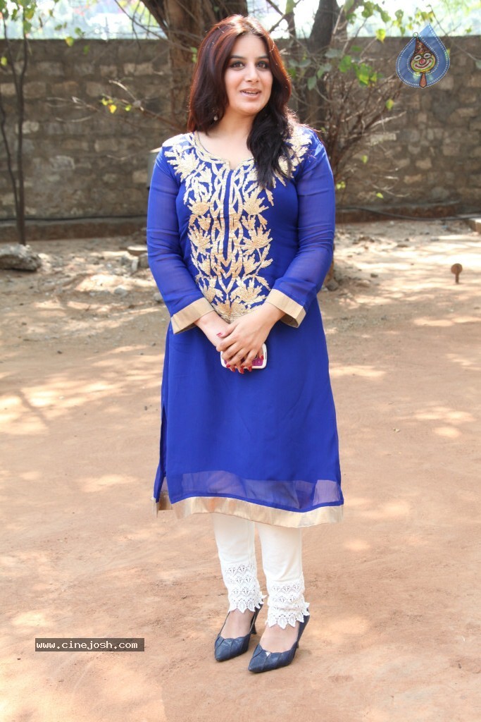 Pooja Gandhi New Stills - 68 / 104 photos