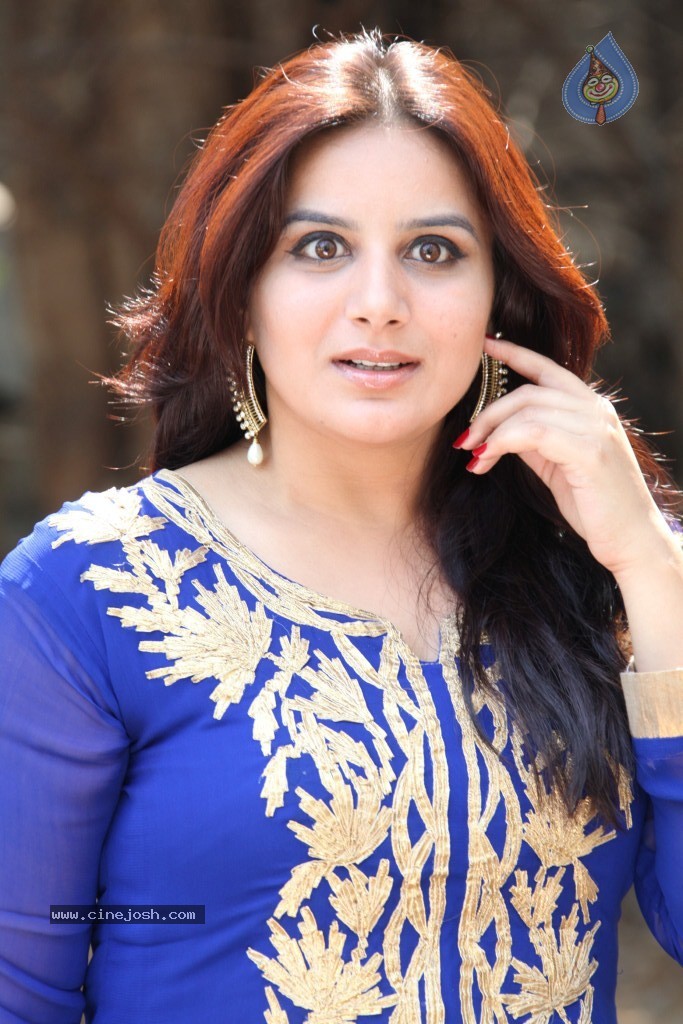 Pooja Gandhi New Stills - 77 / 104 photos