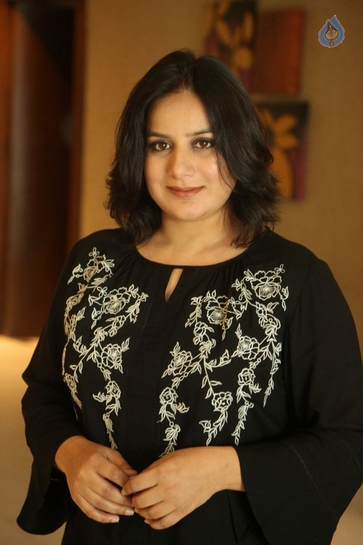 Pooja Gandhi Stills - 11 / 17 photos