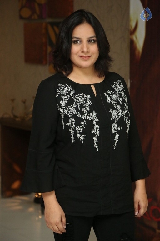 Pooja Gandhi Stills - 17 / 17 photos