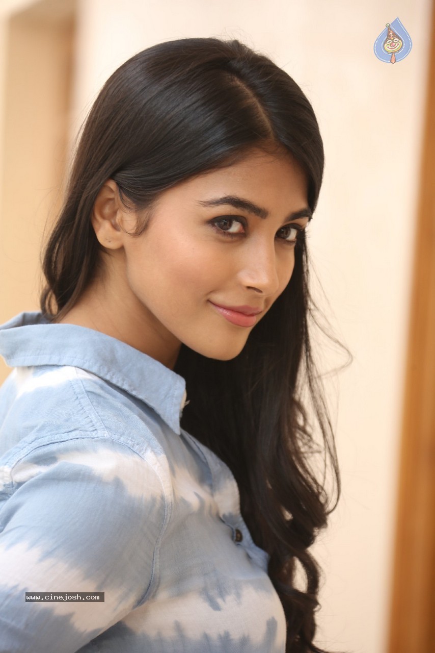 Pooja Hegde Gallery - 10 / 87 photos