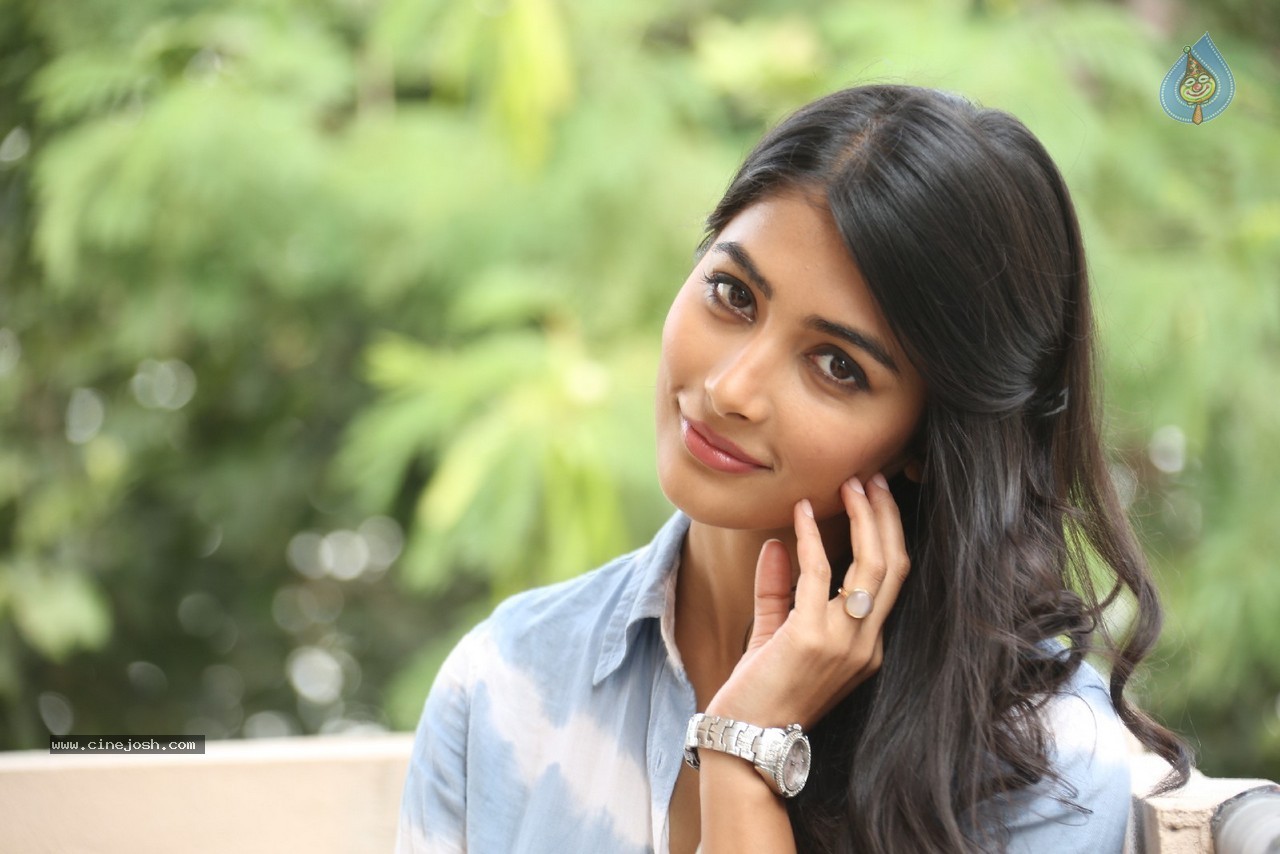 Pooja Hegde Gallery - 16 / 87 photos