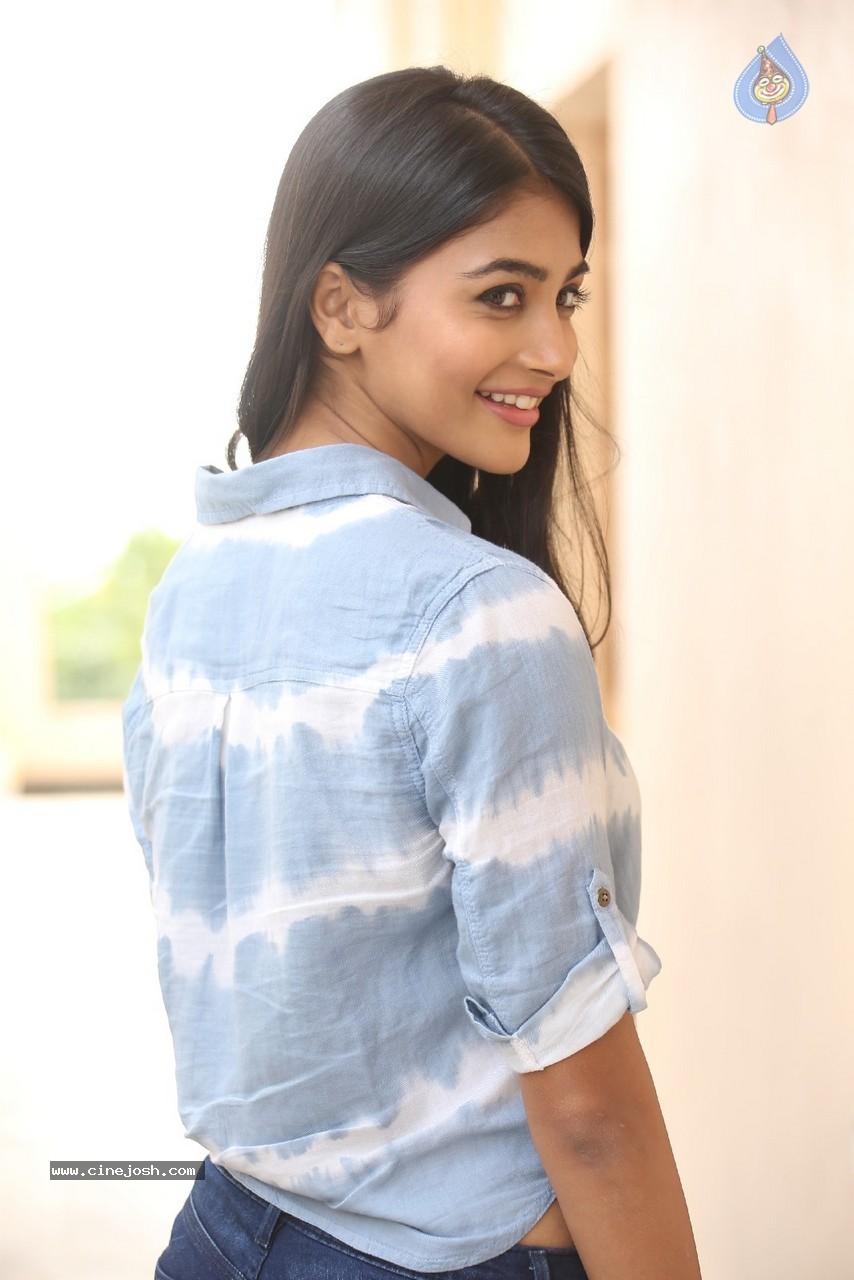 Pooja Hegde Gallery - 17 / 87 photos