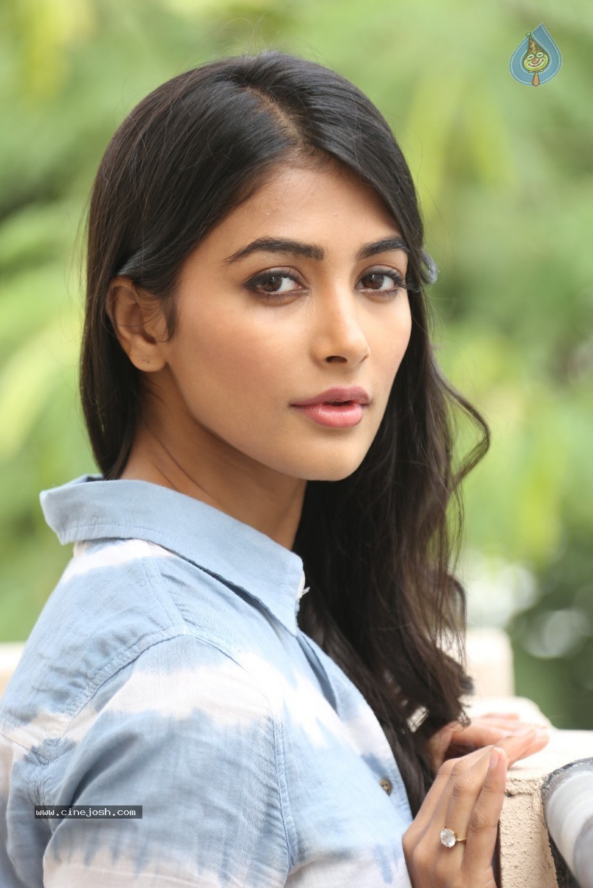 Pooja Hegde Gallery - 24 / 87 photos