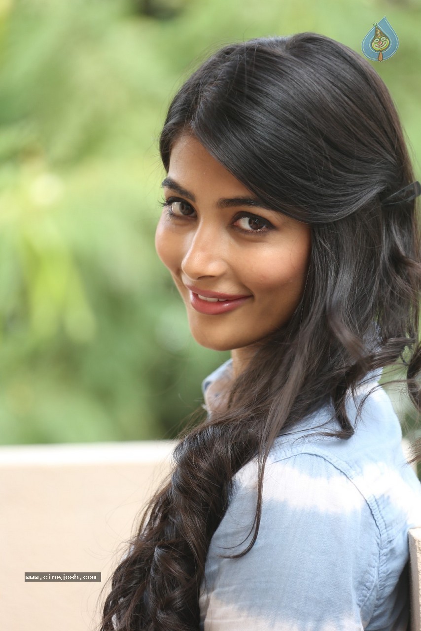 Pooja Hegde Gallery - 29 / 87 photos