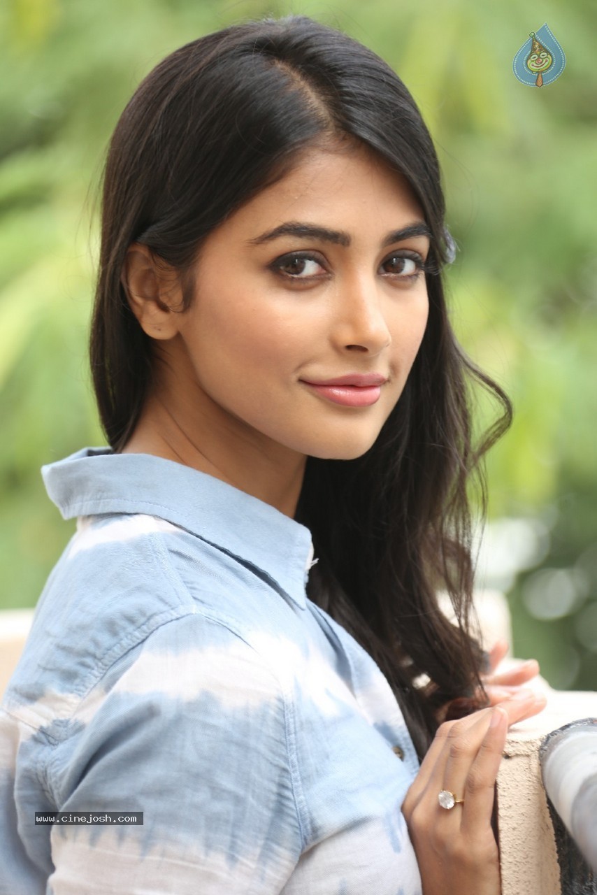 Pooja Hegde Gallery - 31 / 87 photos