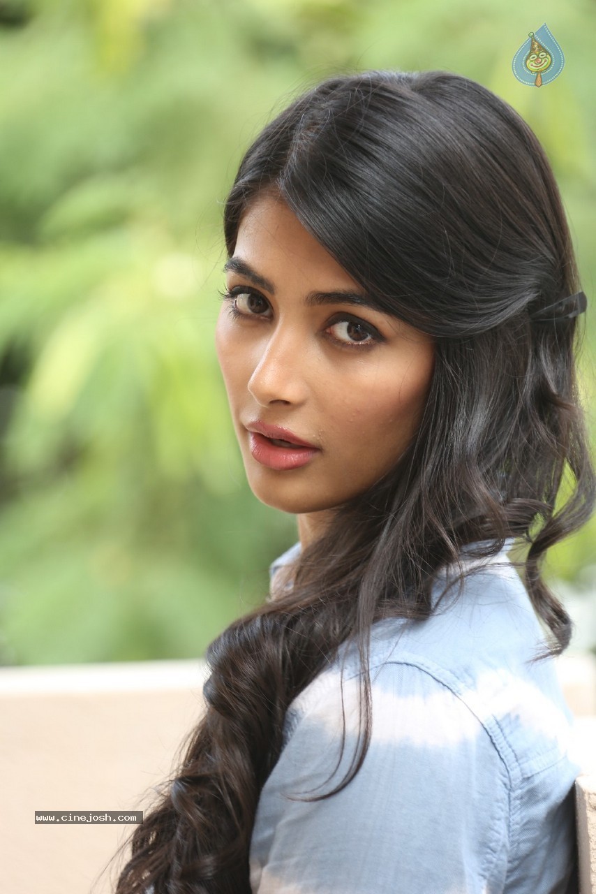 Pooja Hegde Gallery - 33 / 87 photos