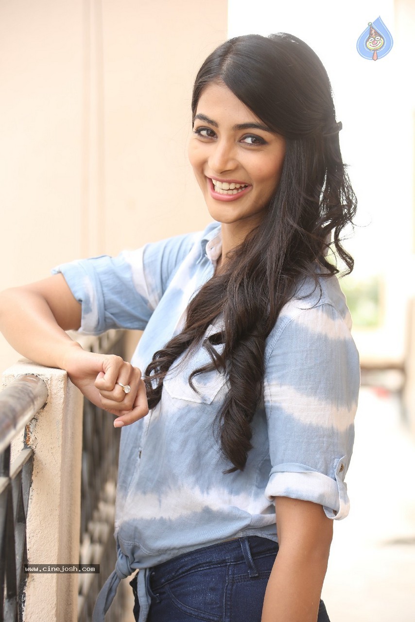 Pooja Hegde Gallery - 39 / 87 photos