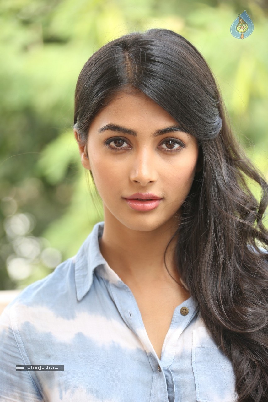 Pooja Hegde Gallery - 40 / 87 photos