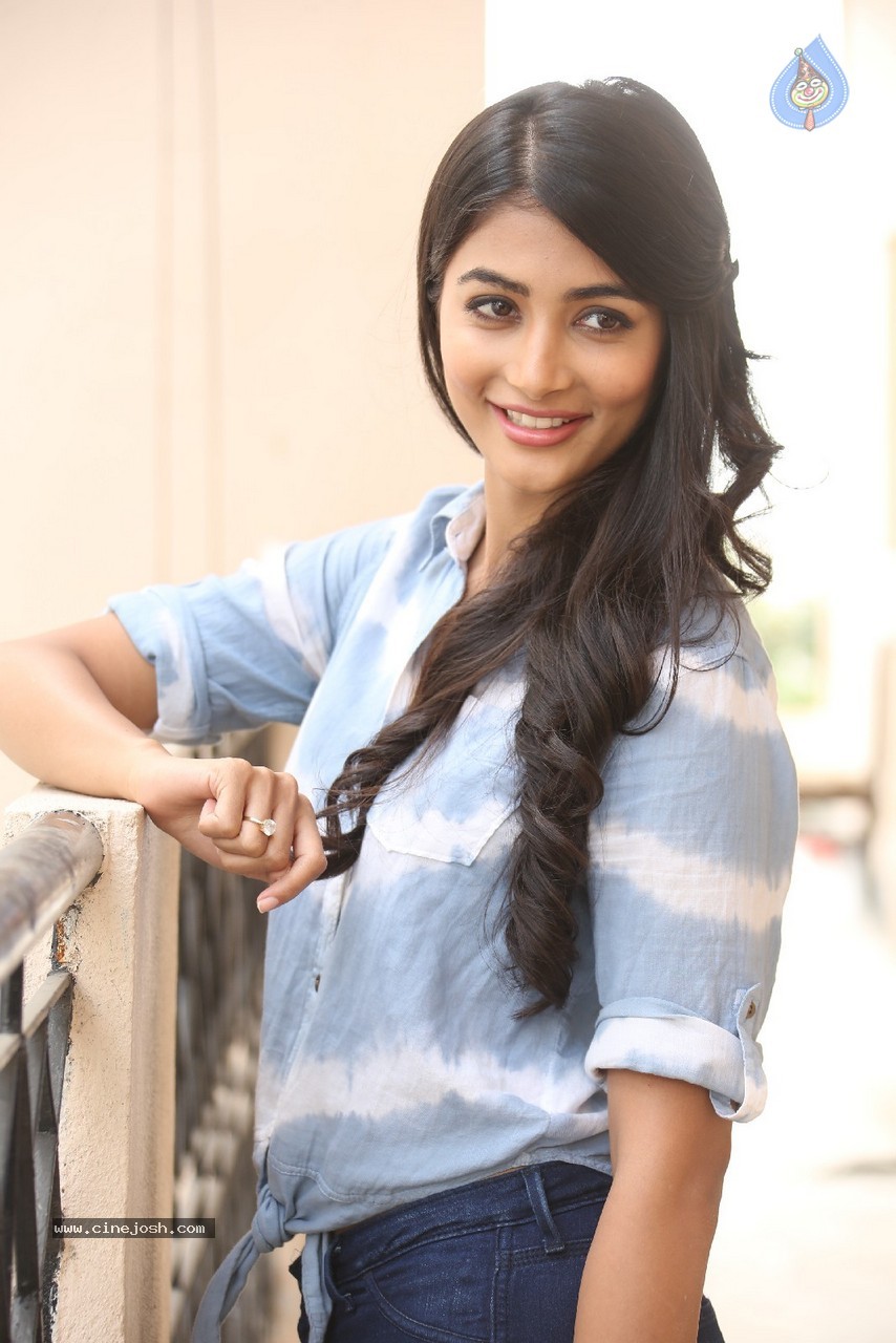 Pooja Hegde Gallery - 43 / 87 photos