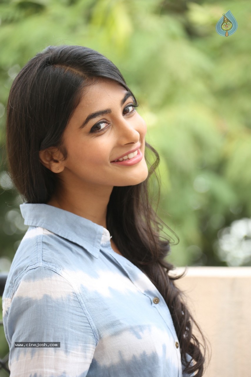 Pooja Hegde Gallery - 47 / 87 photos