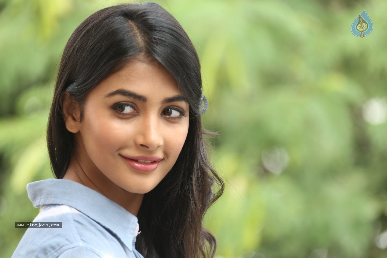 Pooja Hegde Gallery - 51 / 87 photos