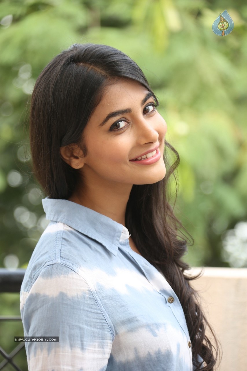 Pooja Hegde Gallery - 53 / 87 photos