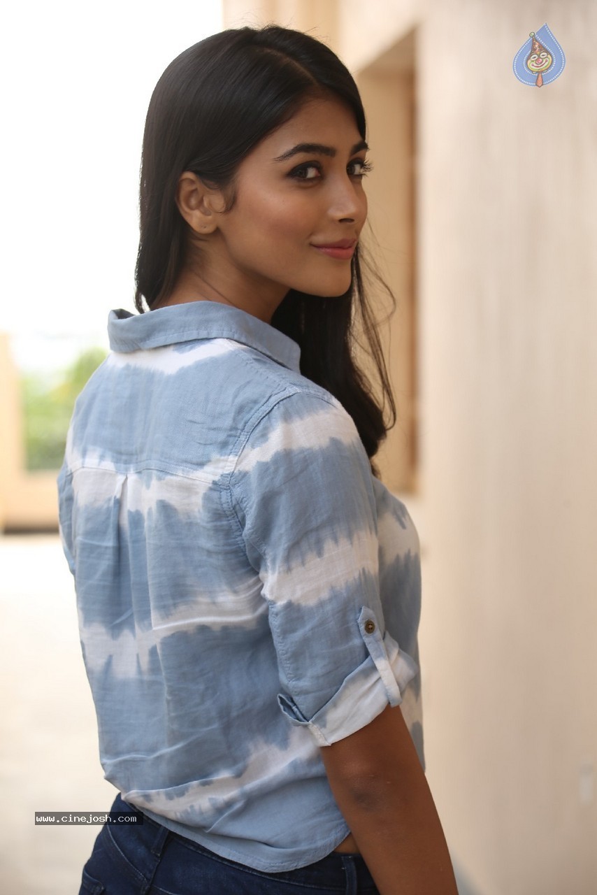 Pooja Hegde Gallery - 55 / 87 photos