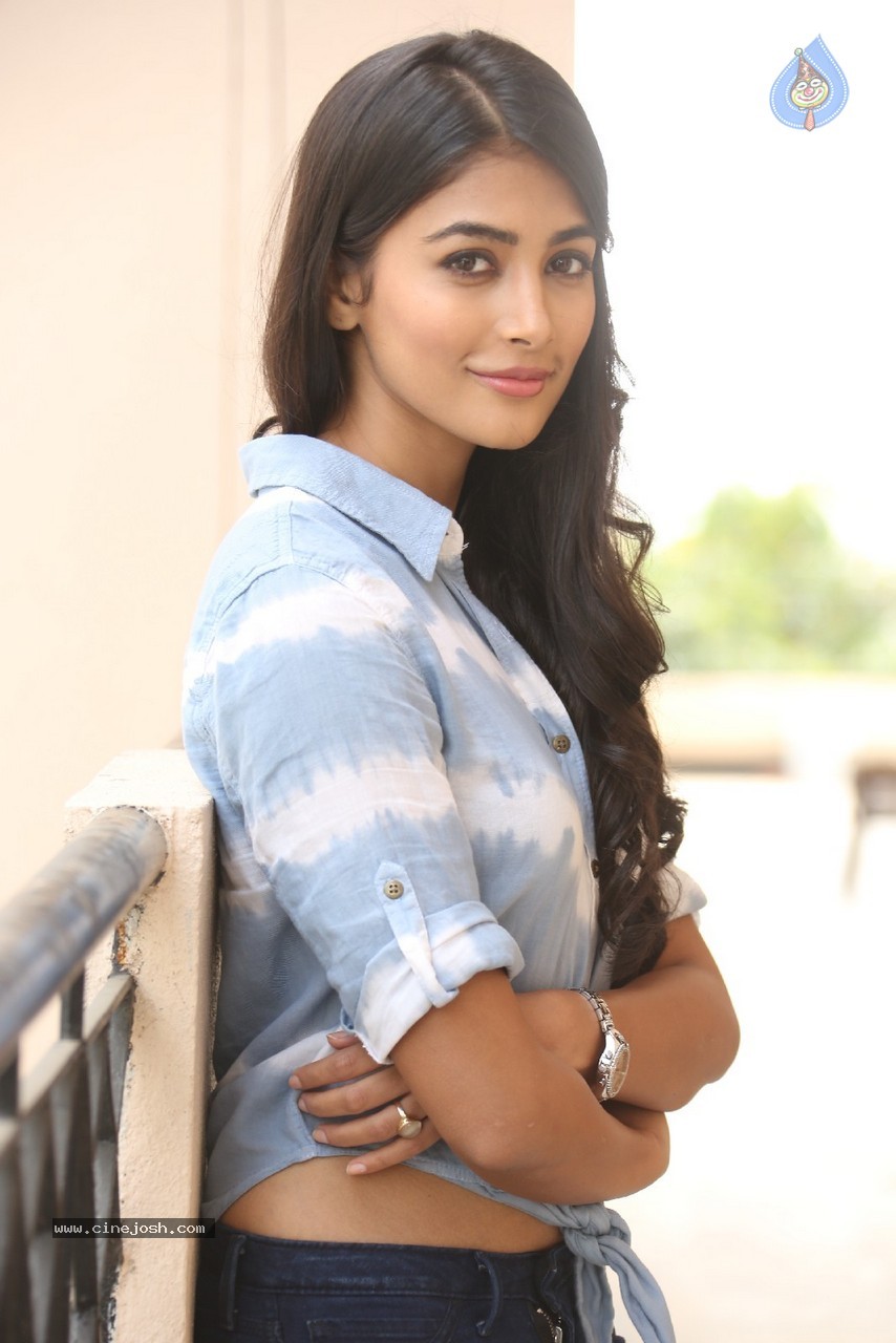 Pooja Hegde Gallery - 61 / 87 photos