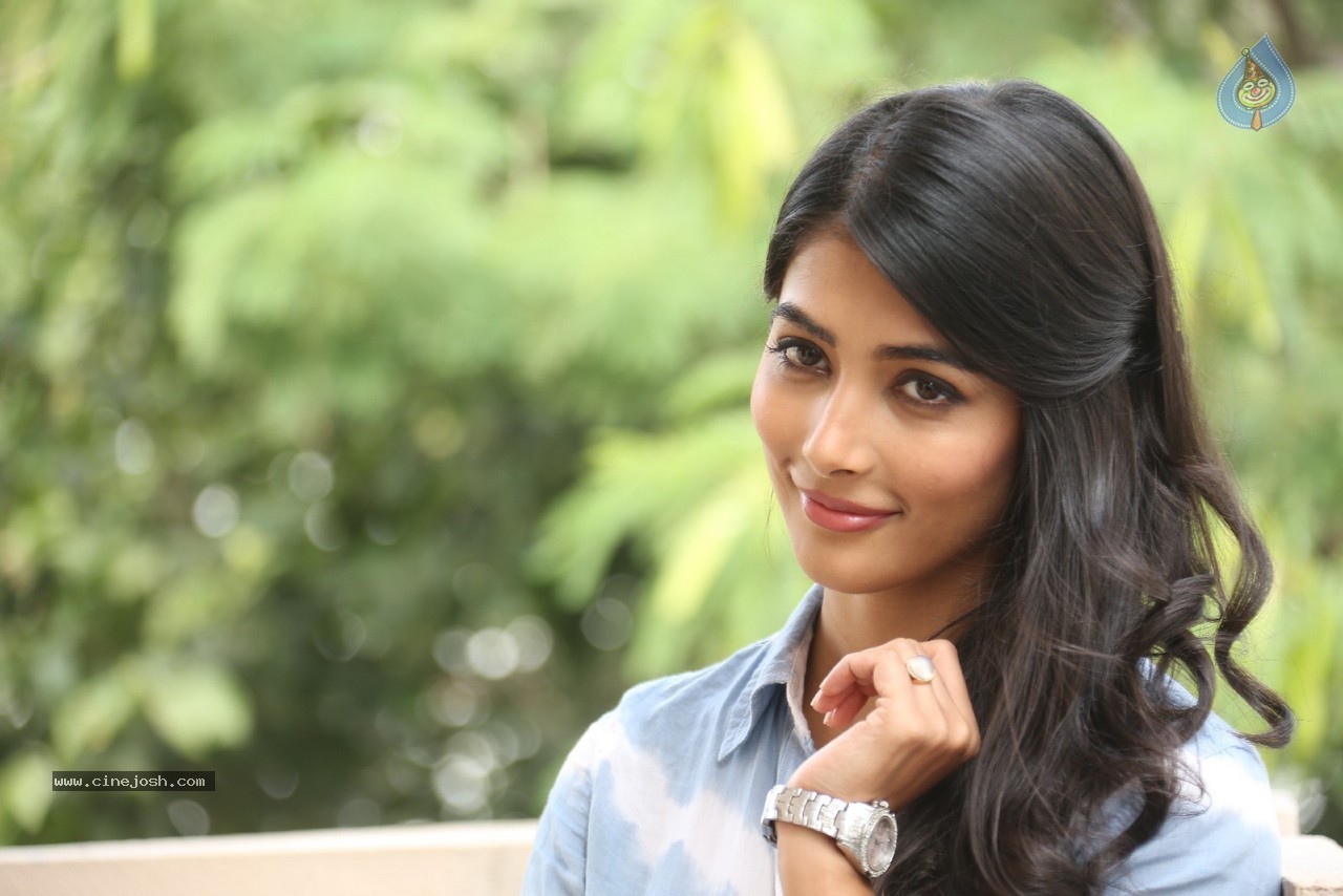 Pooja Hegde Gallery - 65 / 87 photos