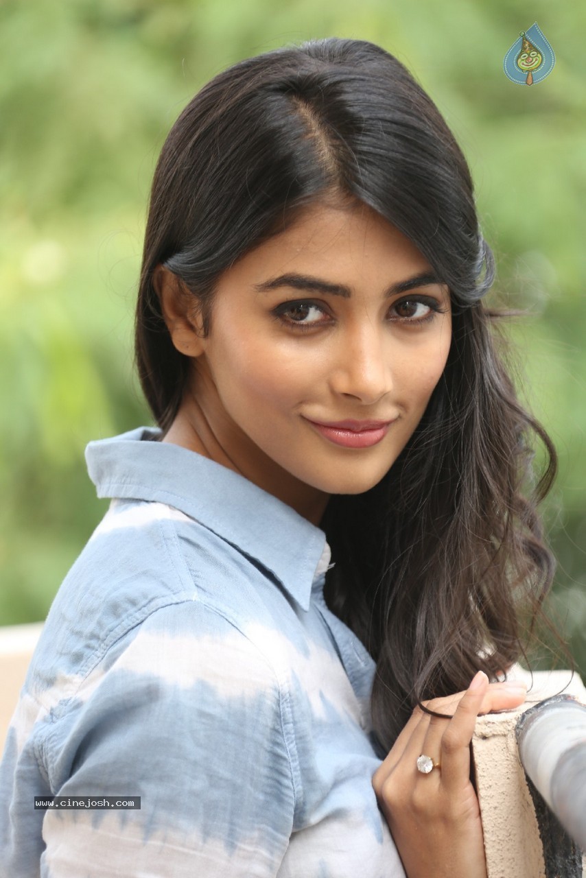 Pooja Hegde Gallery - 67 / 87 photos