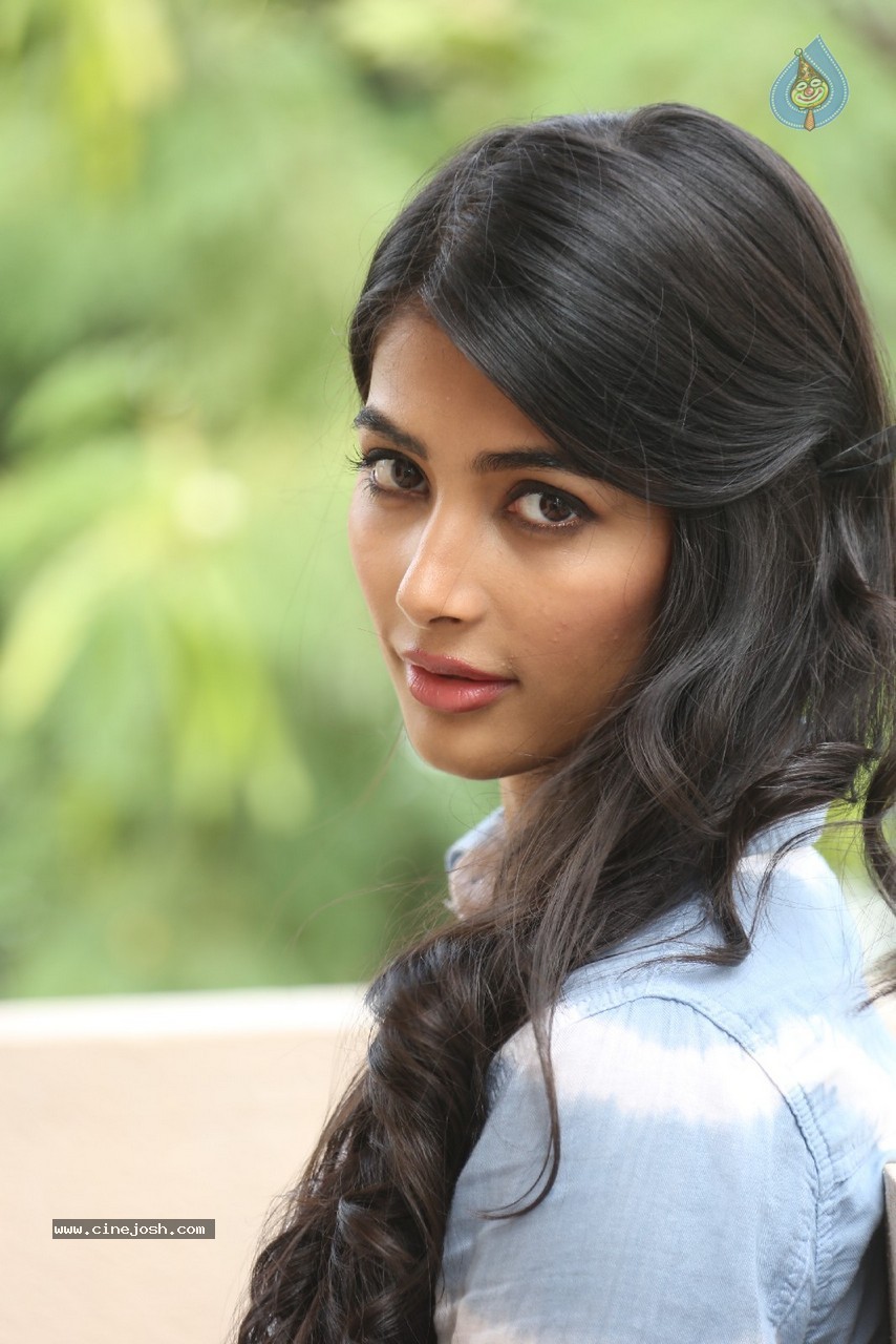 Pooja Hegde Gallery - 68 / 87 photos