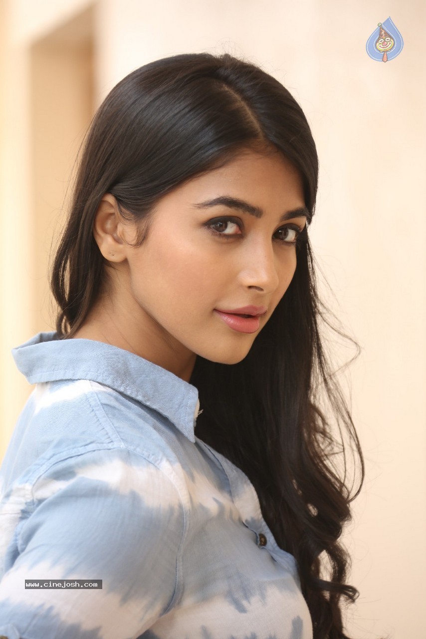 Pooja Hegde Gallery - 87 / 87 photos