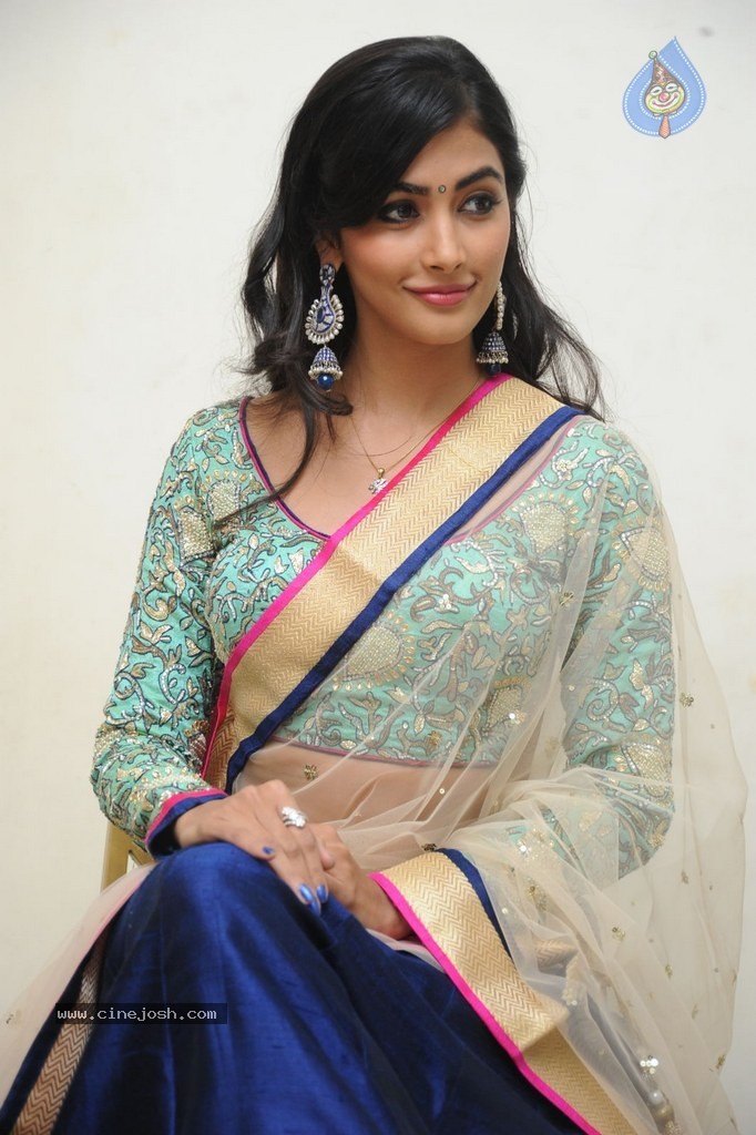 Pooja Hegde Latest Photos - 61 / 110 photos