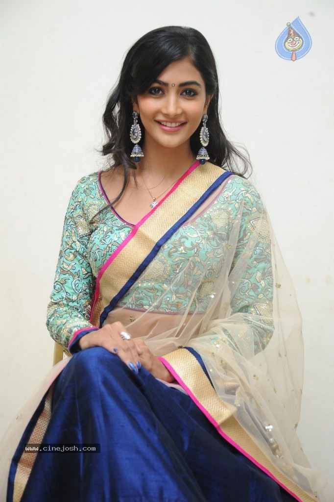 Pooja Hegde Latest Photos - 63 / 110 photos