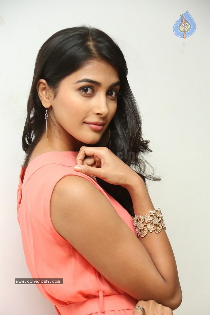 Pooja Hegde Latest Photos - 2 / 80 photos