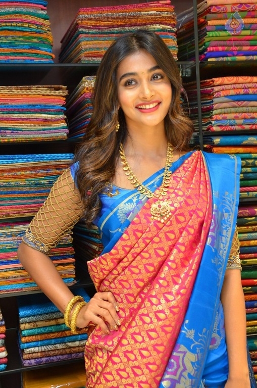 Pooja Hegde New Gallery - 6 / 27 photos