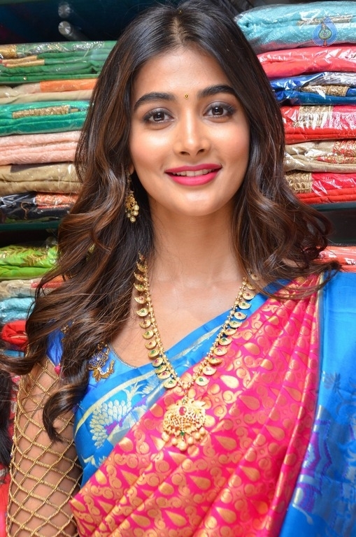 Pooja Hegde New Gallery - 14 / 27 photos