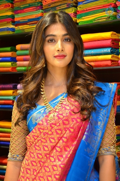Pooja Hegde New Gallery - 19 / 27 photos