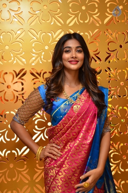 Pooja Hegde New Gallery - 20 / 27 photos