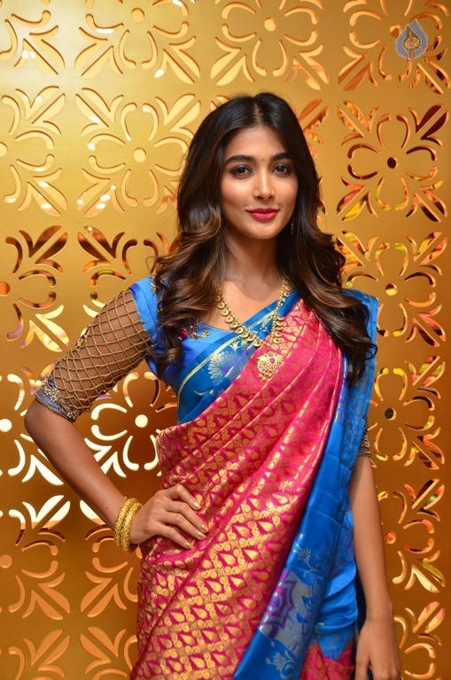 Pooja Hegde New Gallery - 21 / 27 photos